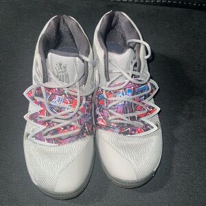 Nike Kyrie 5 mid Graffity